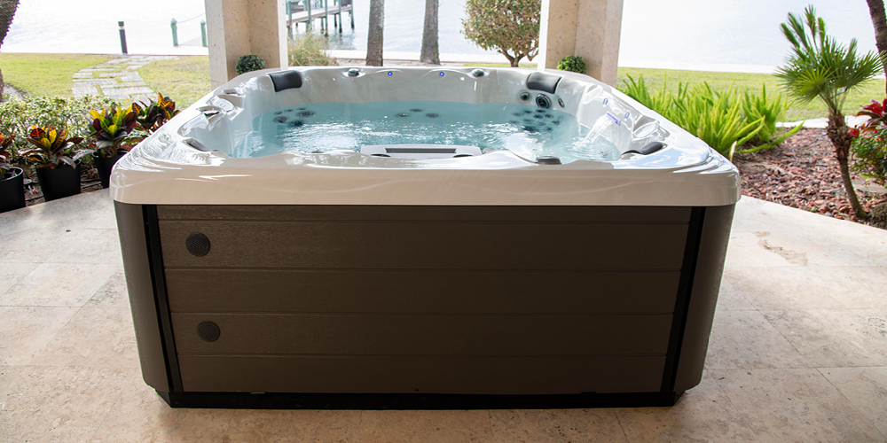 Side view of a Precision 7 hot tub.